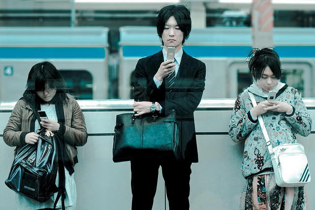 Teens Who Text a Lot Most Likely to Drink, Drug and Sleep Around