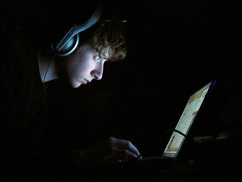 UK Researchers Link Heavy Internet Use with Depression