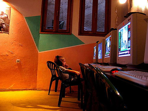 To Fight Internet Addiction, South Korea Considers Shutting Web Down at Midnight for Under 16s